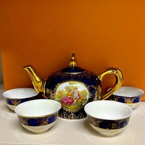 Small Teapot with 4 cups